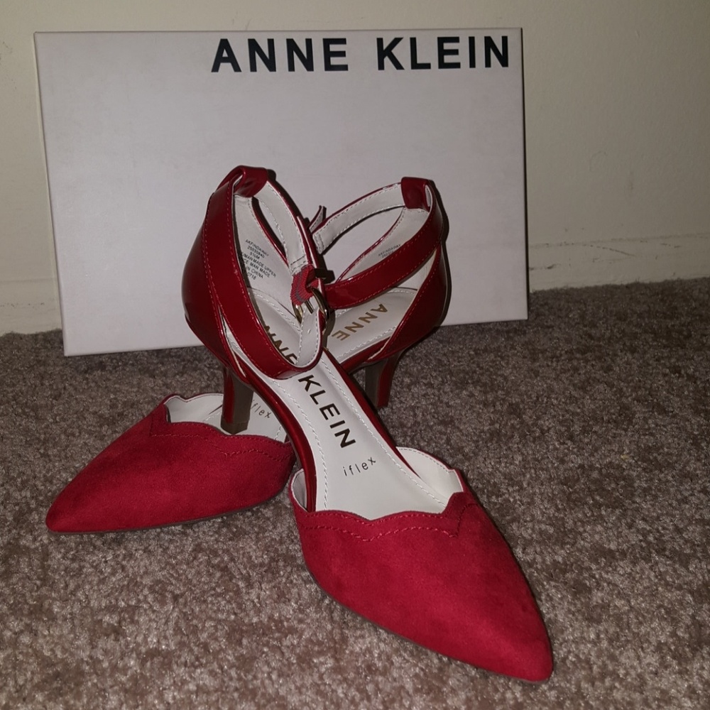 Pointed Kitten Heel with Anke Strap